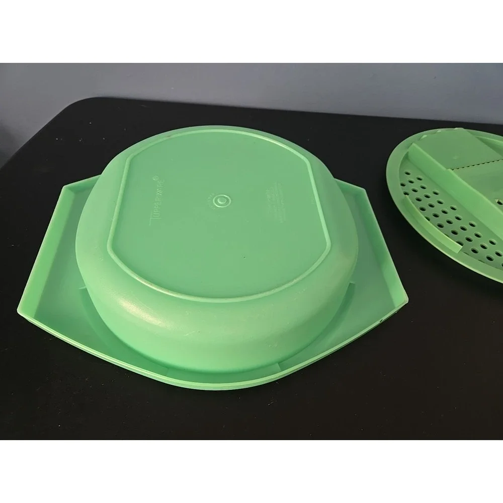 Vintage Tupperware Jadite Green Lettuce/Cheese Grater  w/ bowl‎